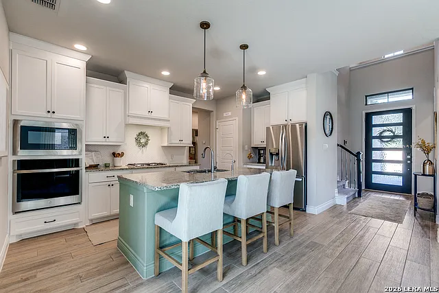 1022 Cadogan Squire — Photo 6