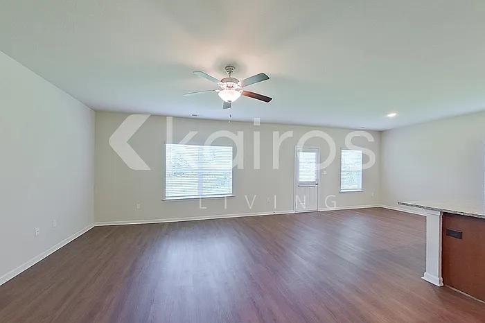 1103 Freedom Pkwy — Photo 3