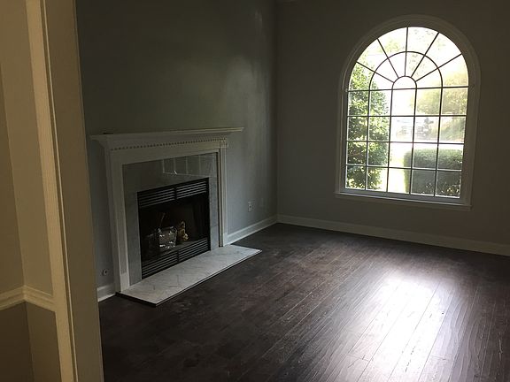 2nd image of 3006 Vineyard Way SE
