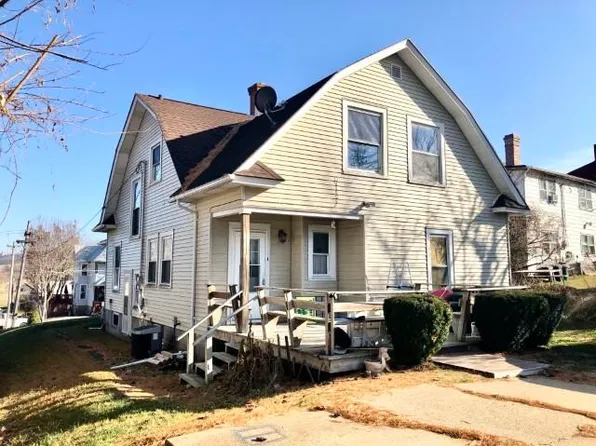 411 N Washington St, Hanover, IL 61041