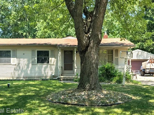 5449 Woodlawn Dr, Flint, MI 48506