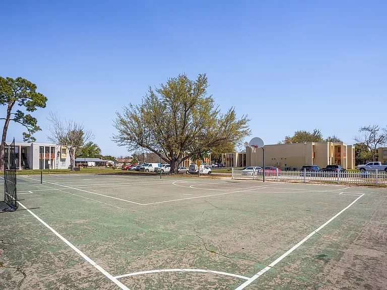Aztec Villa Apartments — Photo 32