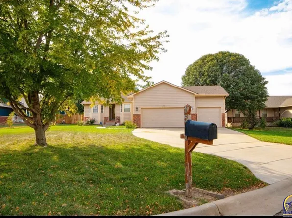 1511 E Village Estates Ct, Wichita, KS 67219
