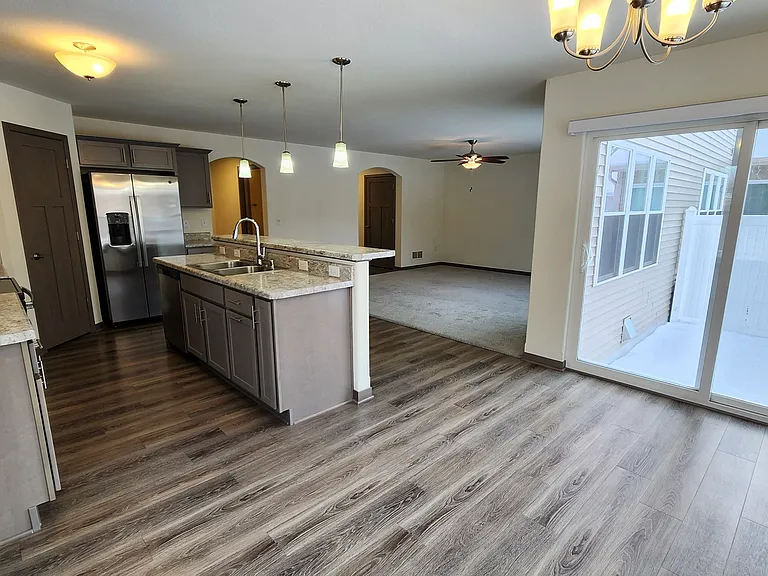 Jefferson 3 Bedroom — Photo 8