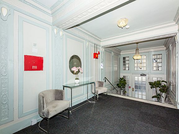 3rd image of 1035 Sutter St #57730534