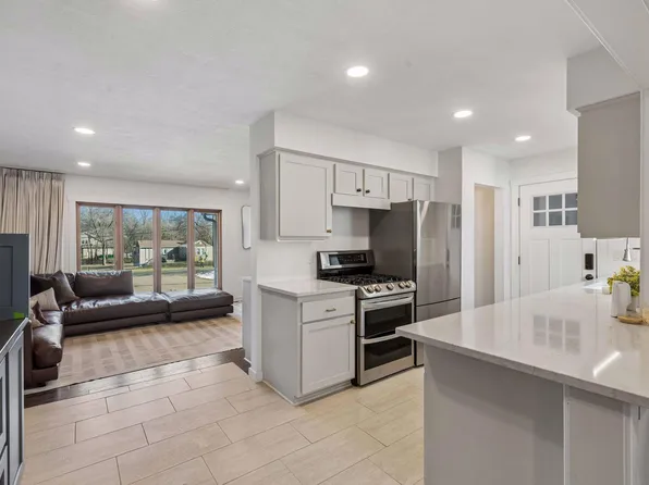 25835 Wild Rose Ln, Shorewood, MN 55331