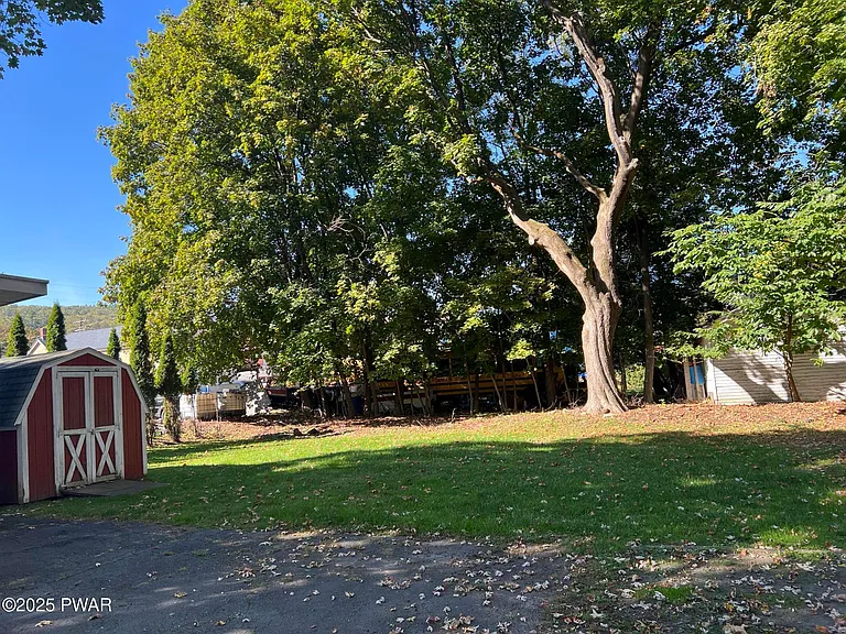 308 Bishop Ave #B — Photo 11