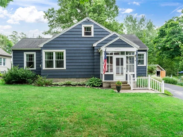 87 Harvard Pl, Orchard Park, NY 14127