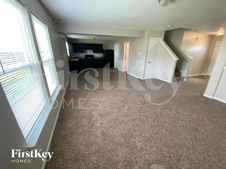 8854 Youngs Creek Ln — Photo 4
