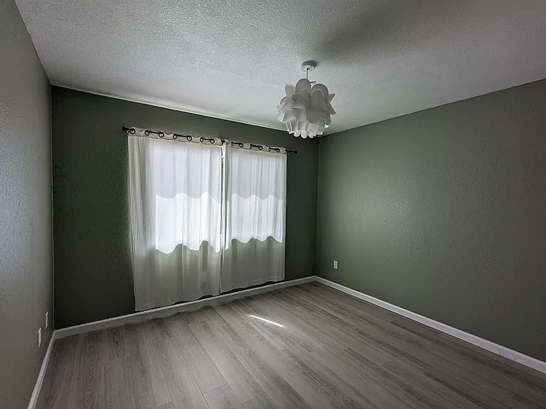 1277 Belridge St #1B — Photo 9