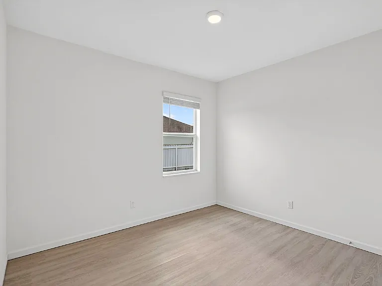 393 SW Tarra Ave — Photo 30