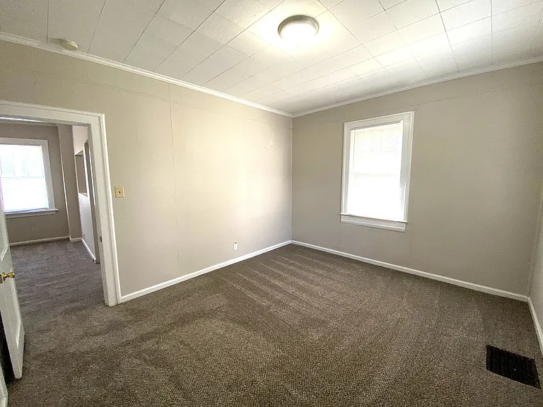 352 Bassett Ave — Photo 17