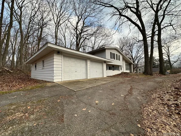 4870 Crestview Dr, Clarkston, MI 48348
