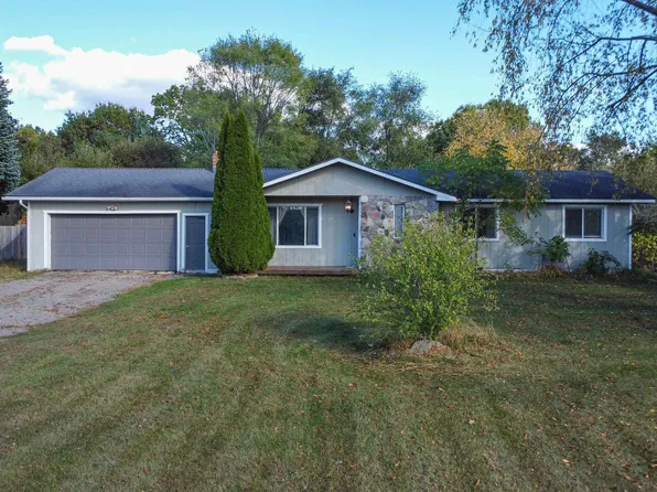 9274 Marinus Dr, Fenton, MI 48430