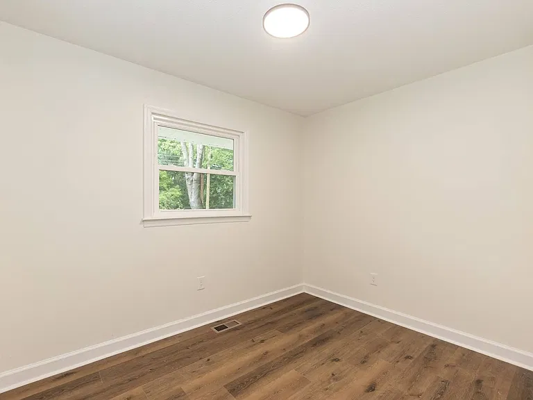 1322 Elm St — Photo 16