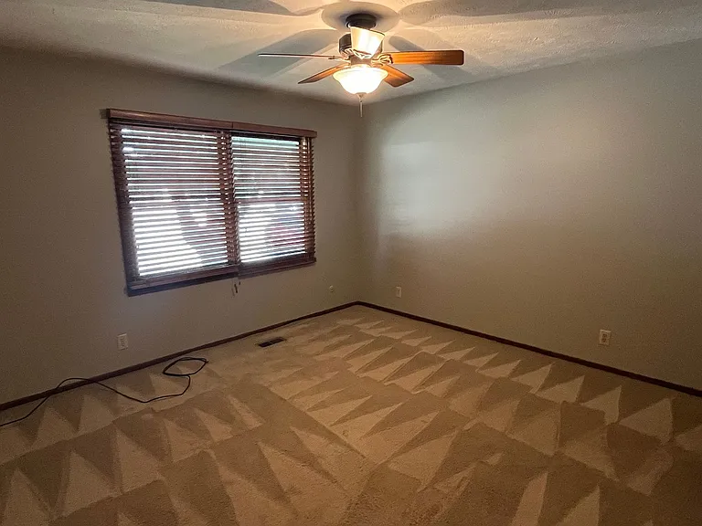 3027 W Capital Ave #33 — Photo 2
