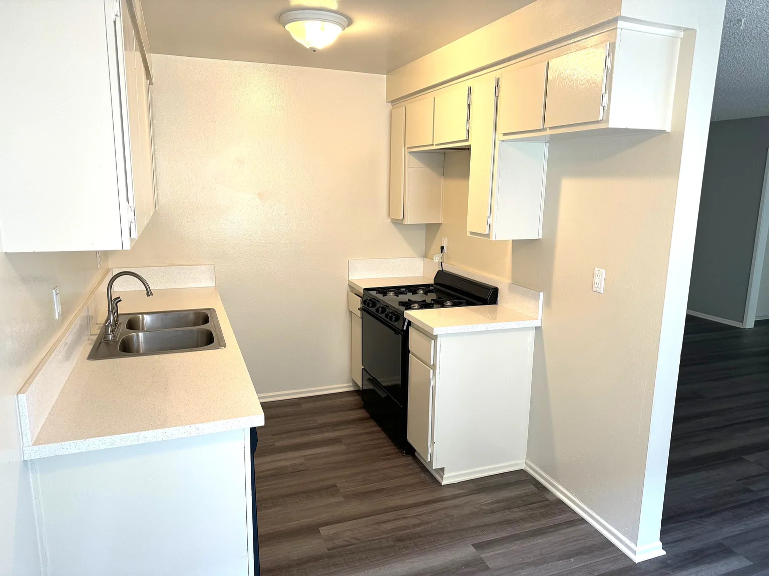 Villa Serena Apts — Photo 3