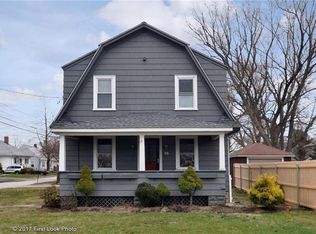 18 Circuit Dr, Riverside, RI 02915