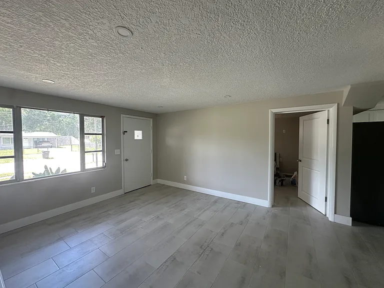 170 Parkwood Dr W — Photo 16