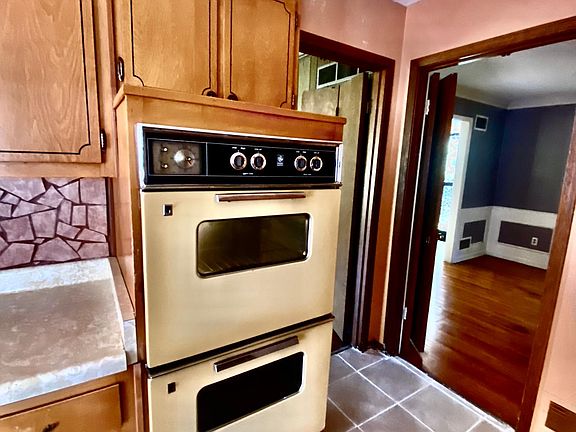 2nd image of 4570 Plato Ave