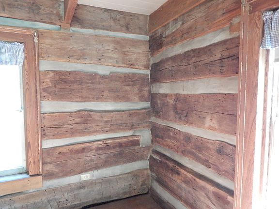 Interior exposed logs