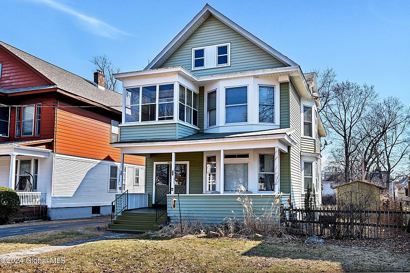 3rd image of 67 Manning Boulevard