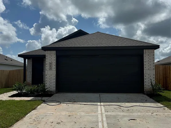 912 Constitution Dr, Bay City, TX 77414