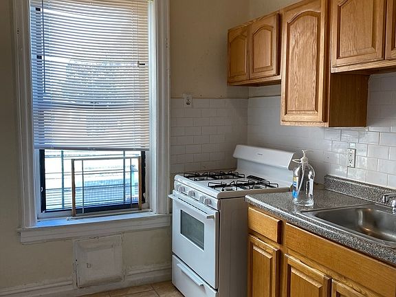 3rd image of 59 Logan St APT B6