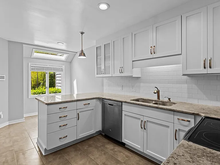 302 N Lindell Rd #C — Photo 6