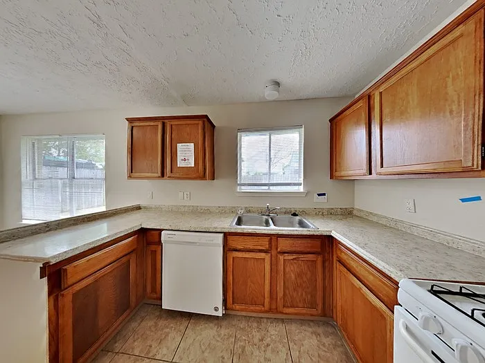 907 Briarcreek Dr — Photo 6