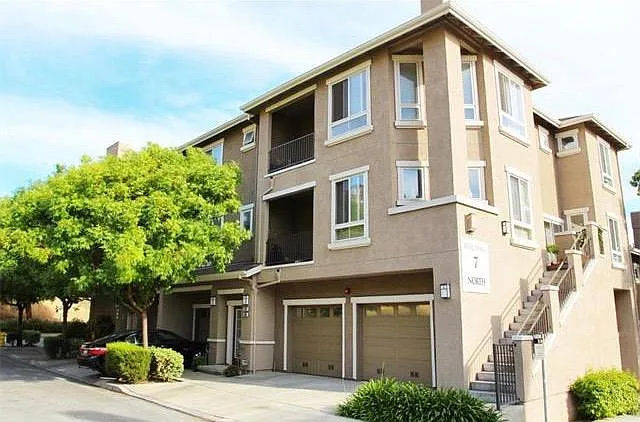 488 King George Ave photo 1