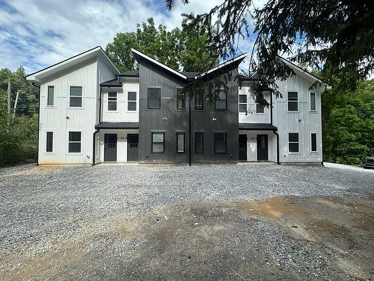 380 Everett St — Photo 1