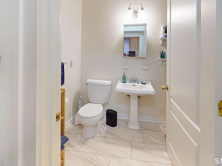 584 Chapel St #1 — Photo 5