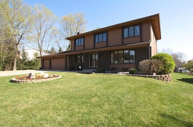 Very well maintained 5 bedroom on upper level with oversized 3 Car garage & lots of parking space.