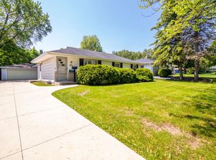 N91W16855 Laurel Ln, Menomonee Falls, WI 53051