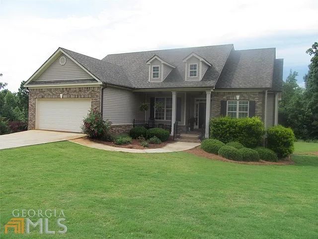 200 Saddle Ln photo 1