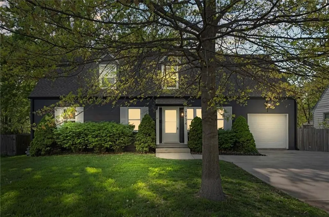 5 bed, 2843 sqft, $3,400 — Photo 1