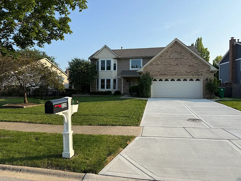328 Woodside Dr — Photo 1