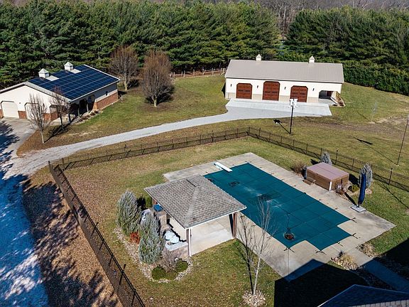 3rd image of 2270 Vanco Rd