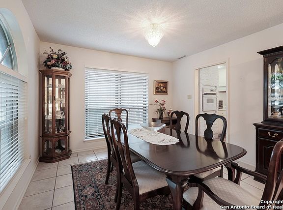 5th image of 923 Patricia Dr