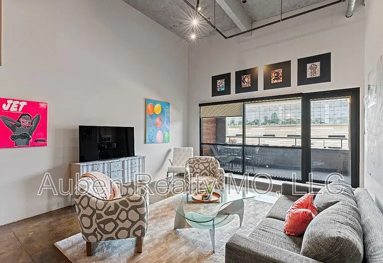 360 W Pershing Rd #330 — Photo 7