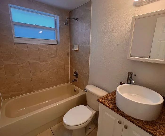 31 Menores Ave #2 — Photo 11