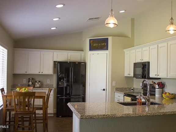 FarnsworthListing_19_800x533