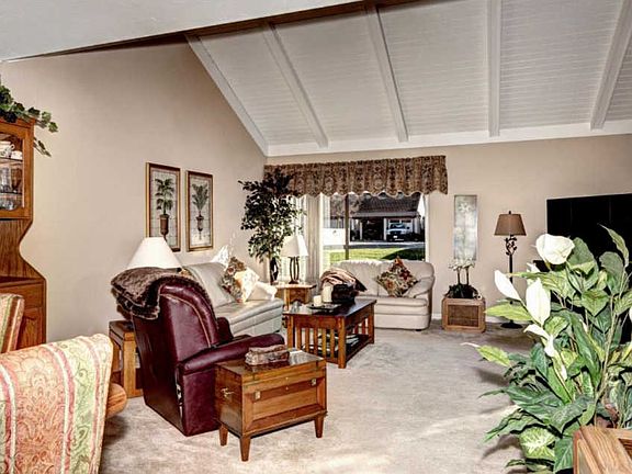 5th image of 6116 Montgomery Ct