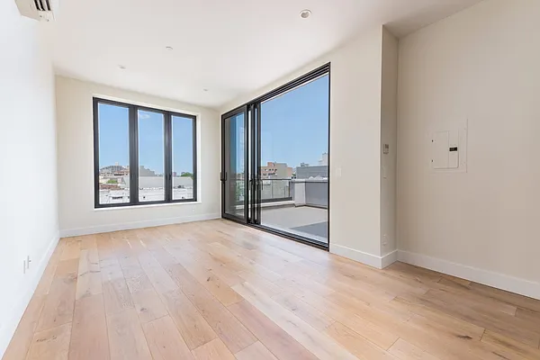 Sold by Modern Spaces | media 2