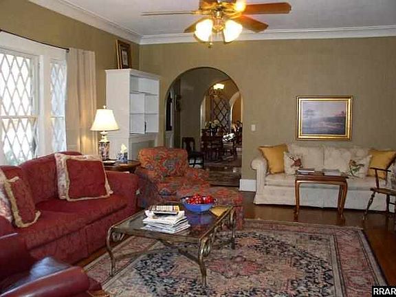 2nd image of 905 E Main St