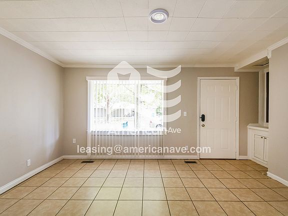 1449548_003_wm_-_living_room_13233228.jpg