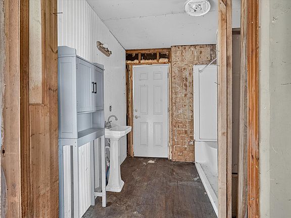 18th image of 2429 W Huron Line Rd