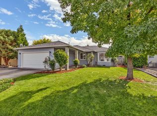 235 Sweetbriar Dr, Talent, OR 97540