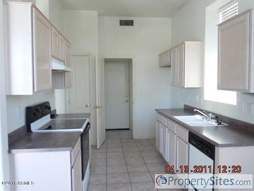 3rd image of 1082 N Cole Dr